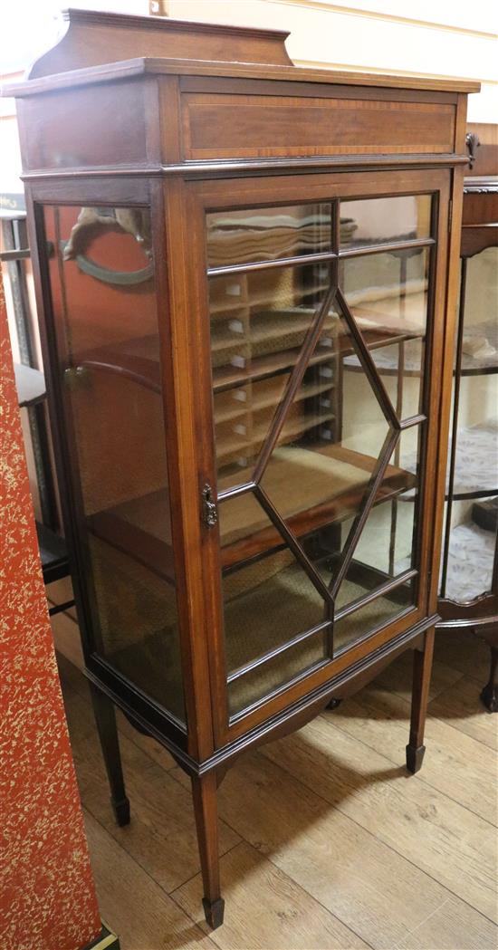 An Edwardian inlaid display cabinet, H.149cm